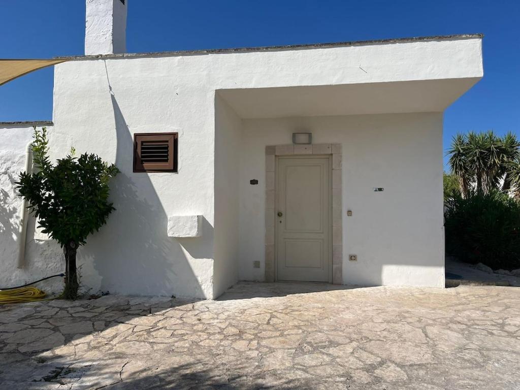 Casa Giuliveto - Charmantes Ferienhaus Mit Privatpool In Olivenhain Ostuni Exterior photo